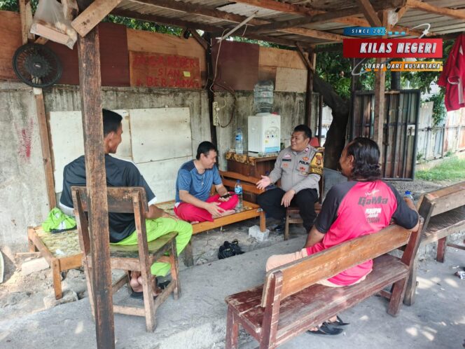 
Bhabinkamtibmas Rawamangun Lakukan Cooling System, Ajak Warga Tingkatkan Kewaspadaan