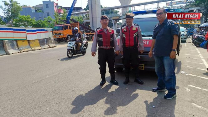 
Patroli Siang Hari, Polisi Hadir Jaga Ketertiban dan Ketentraman Warga Matraman