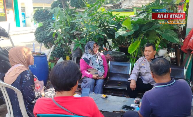 
Bhabinkamtibmas Sambangi Tokoh Masyarakat Pekayon, Bangun Sinergi Cegah Kriminalitas dan Tawuran Remaja