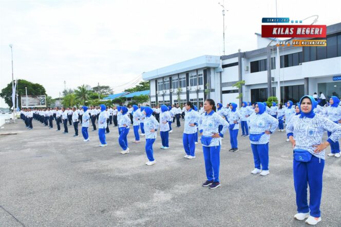 
Sambut HUT Ke-79, Jalasenastri Korcab I DJA I Laksanakan Olahraga Bersama Prajurit dan PNS Lantamal I