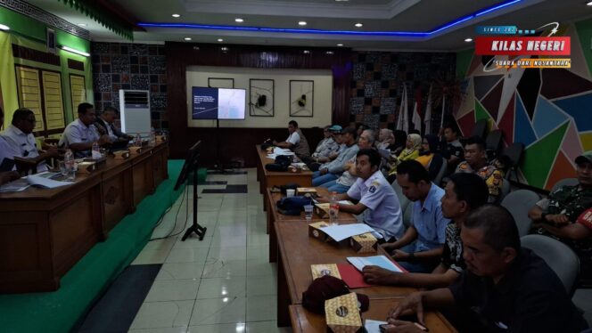 
Warga Kebon Pala Antusias Sambut Perbaikan Turap Saluran PHB untuk Cegah Banjir