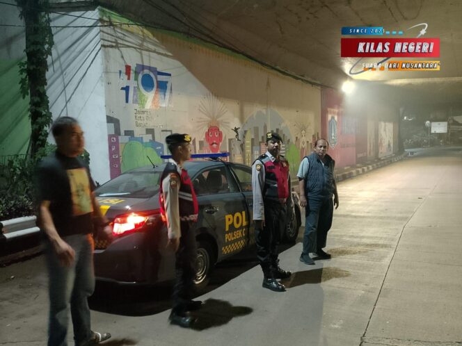 
Polsek Cipayung Gelar Operasi KRYD Antisipasi Tawuran dan Gangguan Kamtibmas