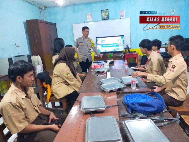 
Tebar Senyum Pagi, 4.420 Porsi Makanan Bergizi Dibagikan untuk Pelajar Cipinang Melayu