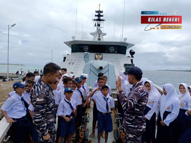 
Lantamal IX dan Bank Indonesia Kembali Laksanakan Baksos Kesehatan Pada Ekspedisi Rupiah Berdaulaut di Desa Tayando Kota Tual