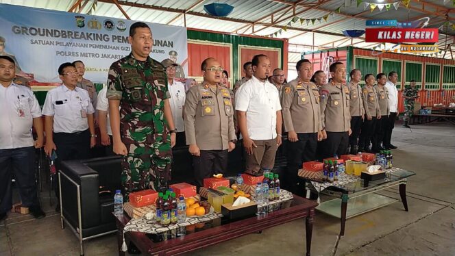 
Polres Metro Jakarta Timur Gelar Ground Breaking Serentak Pendirian SPPG di Rawa Terate
