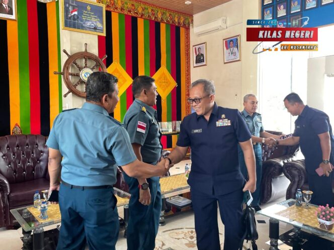 
Perwira Tertua Lanal Sabang Terima Courtesy Call Ketua Pengurus Yayasan Hang Tuah Cabang Belawan di Mako Lanal Sabang