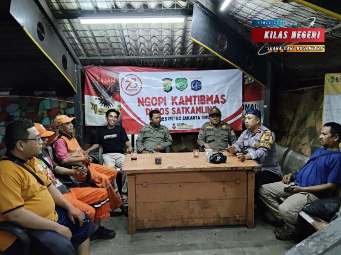 
Bangun Kolaborasi dan Cegah Tawuran, Polsek Makasar Gelar Ngopi Kamtibmas Bersama Satpol PP dan PPSU