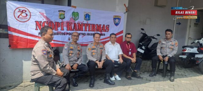 
Kapolsek Matraman Ngopi Kamtibmas Bersama Warga RW 01 Kayu Manis: Cegah Tawuran, Awasi Anak, Lindungi Lingkungan