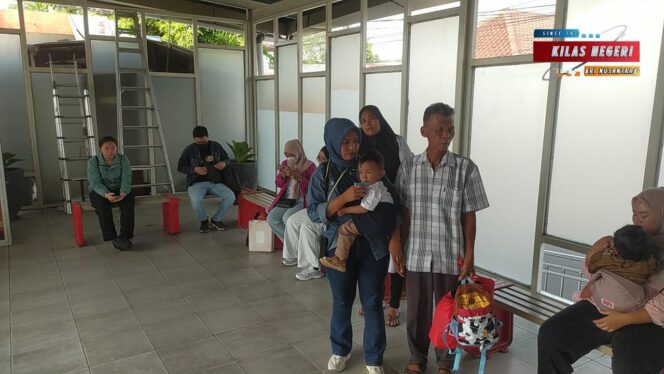 
Polsek Matraman Hadir di Tengah Masyarakat: Cegah Kejahatan, Jaga Keamanan di Stasiun Pondok Jati