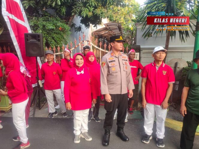 Kebersamaan dalam Langkah: Kapolsek Matraman Hadiri Jalan Santai Gebyar Kemerdekaan di Utan Kayu Selatan