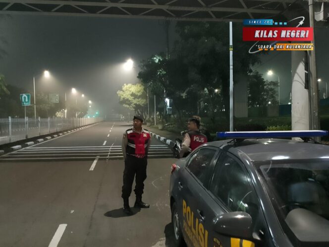 Polsek Cipayung Gelar Strongpoint Dini Hari Antisipasi Balap Liar di Pintu 1 TMII