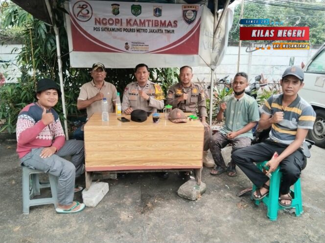 
Polsek Matraman Gelar “Ngopi Kamtibmas” Bersama Pedagang Pasar Palmeriam