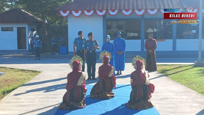 Komandan Satlinlamil 3 dan Ketua Cabang 4 Gabungan Jalasenastri Kolinlamil Disambut Dengan Tradisi Kearifan Lokal Angaru dan Tari Paduppa