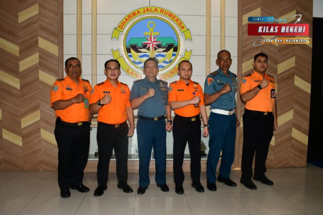 
Komandan Lanal Bandung Terima Kunjungan Audiensi Kepala Kantor SAR Bandung