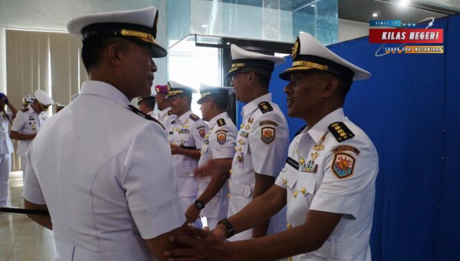 
Regenerasi Pemimpin di Jajaran Lantamal I, Danlanal Dumai Ikuti Upacara Sertijab Strategis di Lingkungan Lantamal I