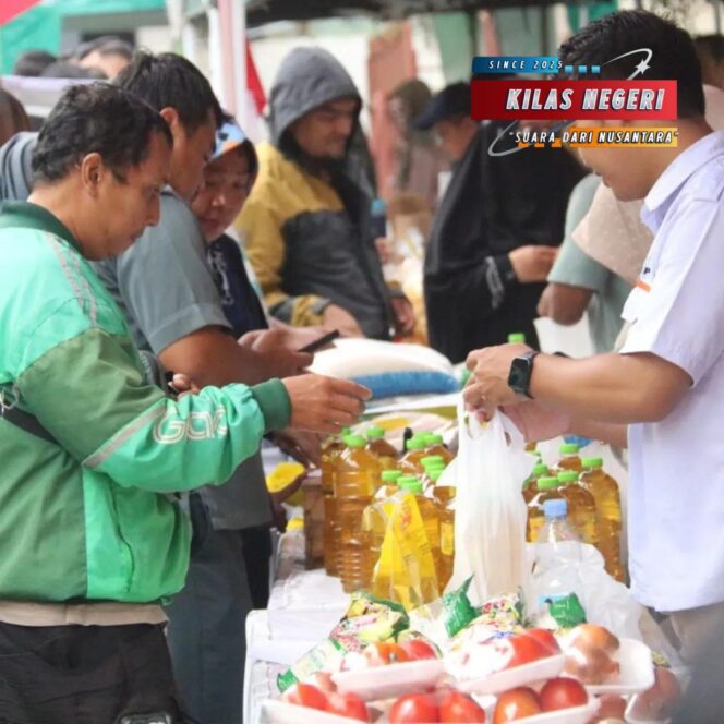 Danyonif 323 Kostrad Hadiri Bazar Pasar Murah dan Pengobatan Gratis di Halaman Kejari Banjar
