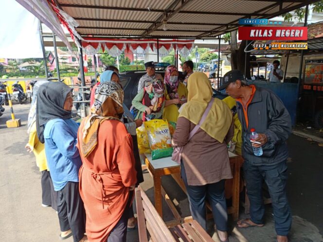 Polri Hadir Membantu: Polsek Duren Sawit Sukses Gelar Pangan Murah untuk Warga