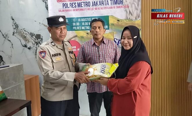 Polsek Cakung Hadirkan Gerakan Pangan Murah, Warga Antusias Dapatkan Beras Terjangkau