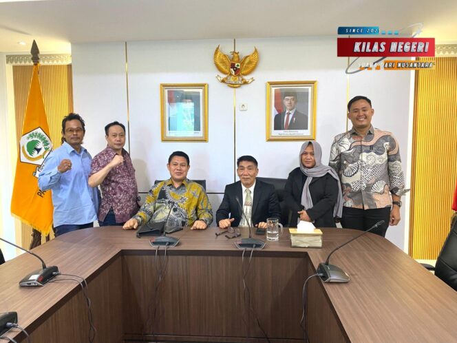 
Tim Kuasa Hukum Ahli Waris Daam Bin Nasairin datang ke Komisi D DPRD DKI Jakarta