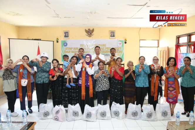 Kunjungi Posyandu di Ngada NTT, Yane Bima Arya Gaungkan Semangat Indonesia Emas 2045
