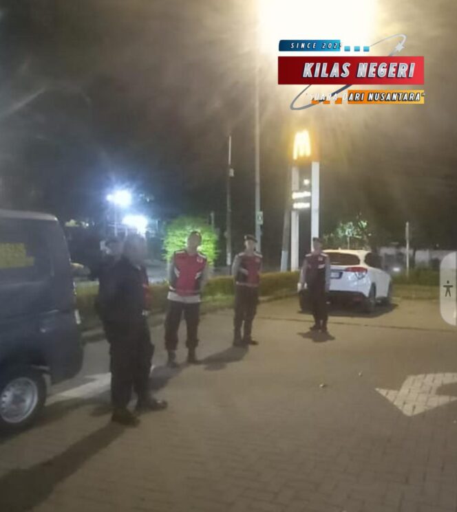Polisi Hadir Saat Warga Terlelap: Cegah Tawuran dan Kejahatan Jalanan di Cipayung