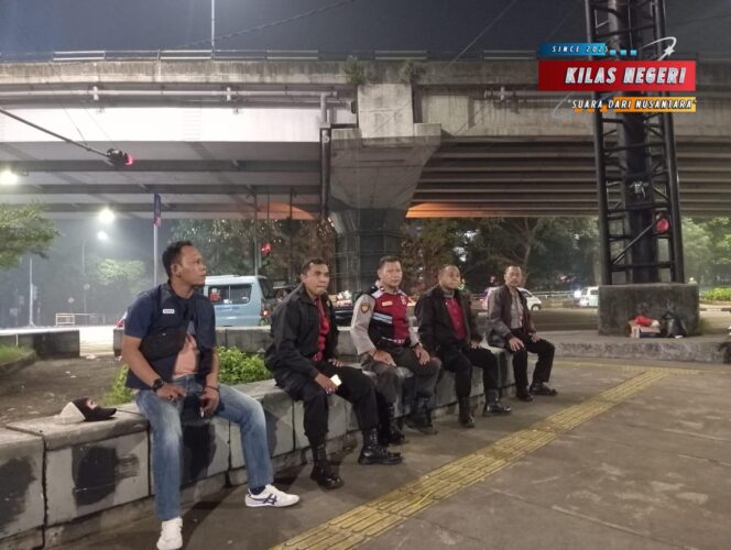 
Polsek Ciracas Gelar Patroli Dini Hari: Jaga Remaja dari Tawuran, Wujudkan Lingkungan Aman