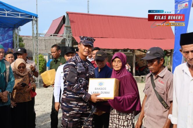 
Pastikan Harga Bahan Pokok Tetap Stabil dan Terjangkau, Lanal Dumai Bersama Pemprov Riau Gelar Pasar Murah di Desa Muntai
