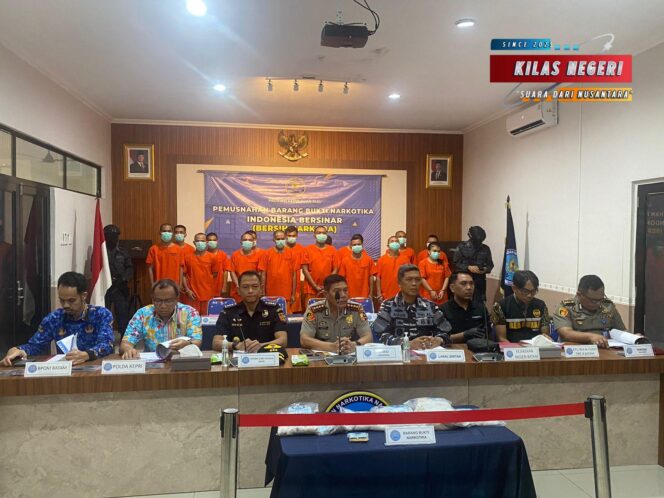 
Danlanal Bimtan Hadiri Acara Pemusnahan Barang Bukti Narkoba di BNN Provinsi Kepri