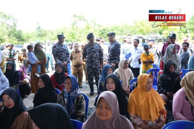 
TNI AL Gelar Karya Bakti dan Bakti Sosial di Tanah Laut Kalsel