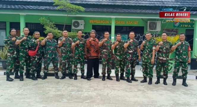 Koramil 08/Kronjo menggelar apel pagi pada Jumat, 24 Oktober 2025, di halaman Makoramil Kronjo.