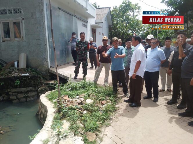 Babinsa Dampingi Bupati Cek Drainase Cisoka, Danramil Cisoka: Wujud Nyata Pengabdian TNI