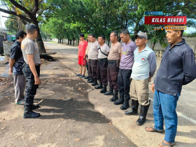 POLSEK CAKUNG DAN WKSI GELAR KERJA BAKTI BULKY WASTE UNTUK CEGAH BANJIR DAN CIPTAKAN LINGKUNGAN BERSIH