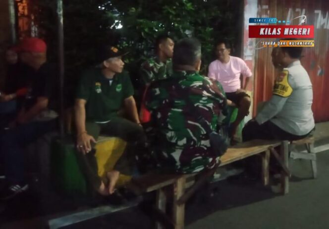 
Kolaborasi Kodim 0505/JT dan Komduk Gelar Patroli Siskamling di Wilayah Matraman