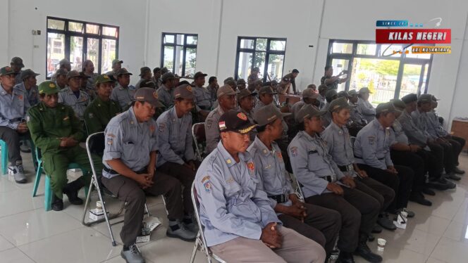 Danramil 08/Kronjo Berikan Pembinaan Kepada Anggota Linmas