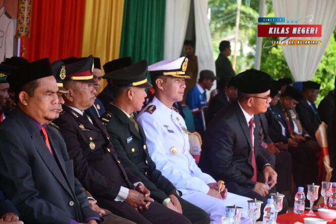 
Danlanal Simeulue Hadiri Upacara Bendera Peringatan Hari Sumpah Pemuda Ke-97 Tahun 2025 di Kepulauan Simeulue Aceh