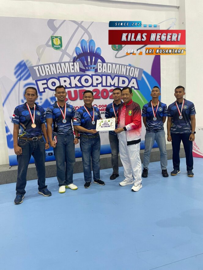 
Tim PB Lanal Sabang Raih Prestasi Gemilang Pada Turnamen Badminton Forkopimda Cup 2025
