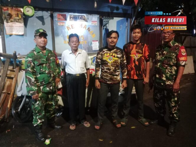 
Kemanunggalan TNI Dan Rakyat, Babinsa Koramil Setiabudi Ronda bersama Warga