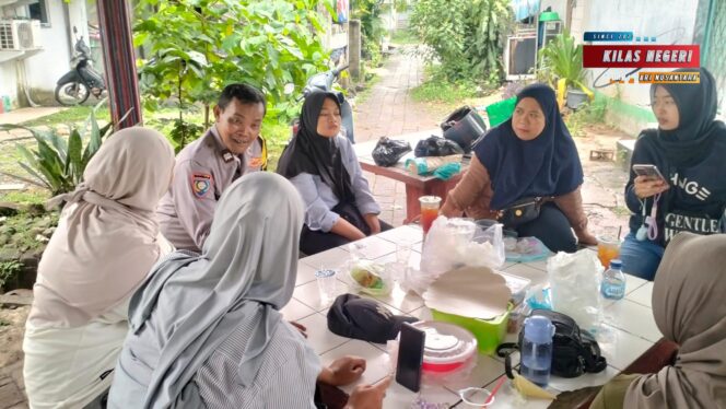 Bhabinkamtibmas Malaka Sari Sosialisasikan Program “Gerakan Ibu Memanggil” di Rusun Klender
