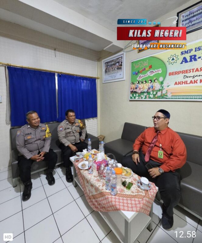 Polsek Duren Sawit Beri Edukasi Kenakalan Remaja dan Stop Bullying di SMP IT Ar Rudho