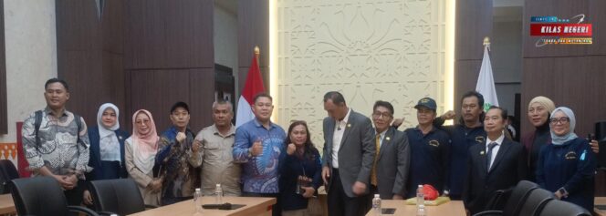 
Ratusan Ahli waris Almarhum Da’am bin Nasairin Geruduk Gedung DPRD DKI Jakarta