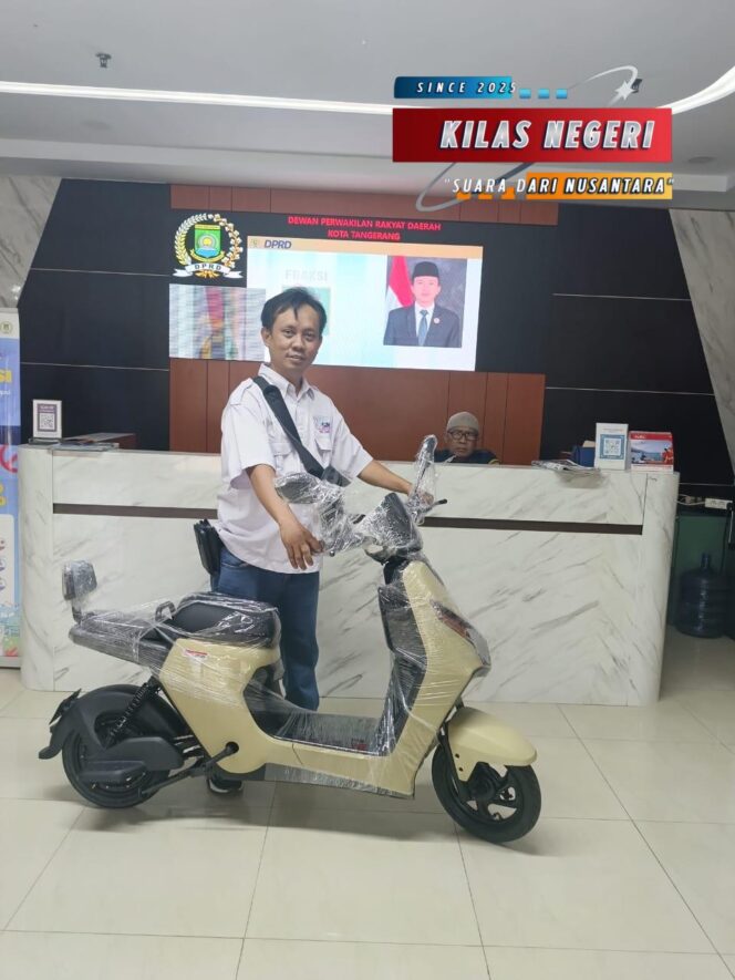 
Anggota smsi ferdiyanto raih dorprize sepeda listrik dalam acara media gathring DPRD kota Tangerang di bandung