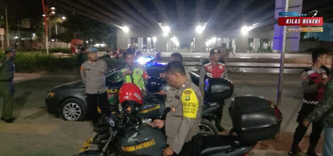 
Patroli Siskamling Koramil 03/Tanjung Priuk, Kodim 0502/Jakarta Utara Bersama 3 Pilar dan Komponen Pendukung di wilayah Tanjung Priuk Jakarta Utara