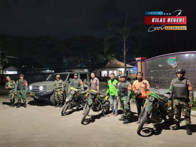 
Pastikan Wilayah Aman dan Kondusif Babinsa Koramil 10/Sepatan Gelar Patroli Siskamling