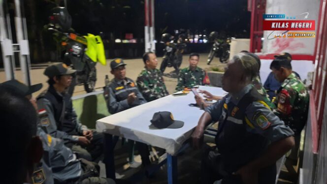 
Patroli 3 Pilar Koramil 01/Kranji Tegaskan Komitmen Menjaga Kamtibmas, Warga Sambut Hangat Kehadiran Petugas