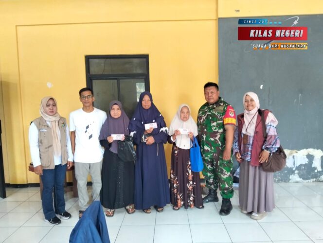 
Koramil Panongan Kawal Ketat Penyaluran Bantuan Tunai Kesra Kemensos di Desa Ranca Iyuh