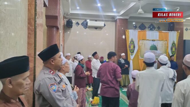 
Bhabinkamtibmas Kelurahan Makasar Monitoring Maulid Nabi di Mushola Najaatul Abidin