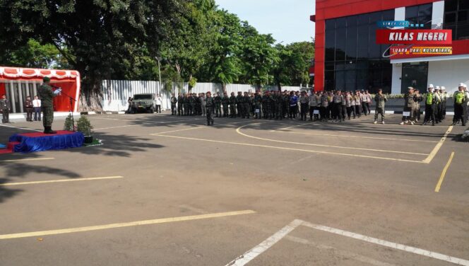 
Kodim 0502/Jakarta Utara Gelar Apel Kesiapsiagaan Pengamanan Instalasi Strategis Pertamina Plumpang