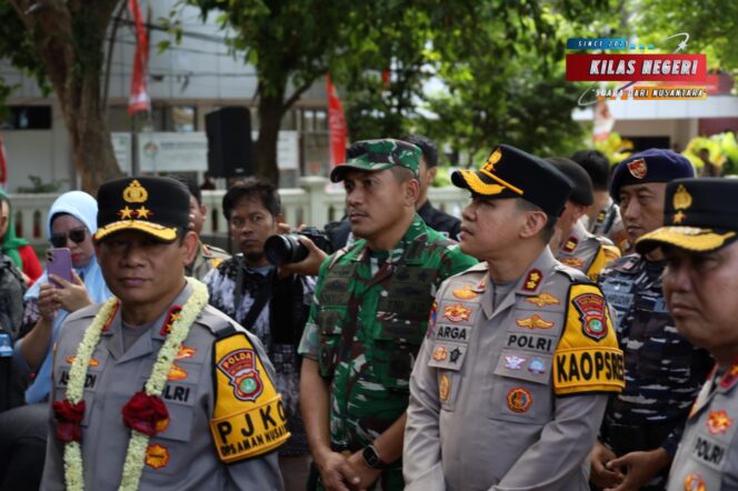 
Dandim 0502/Jakarta Utara Hadiri Apel Besar Nelayan Kamtibmas Kepulauan Seribu Tahun 2025