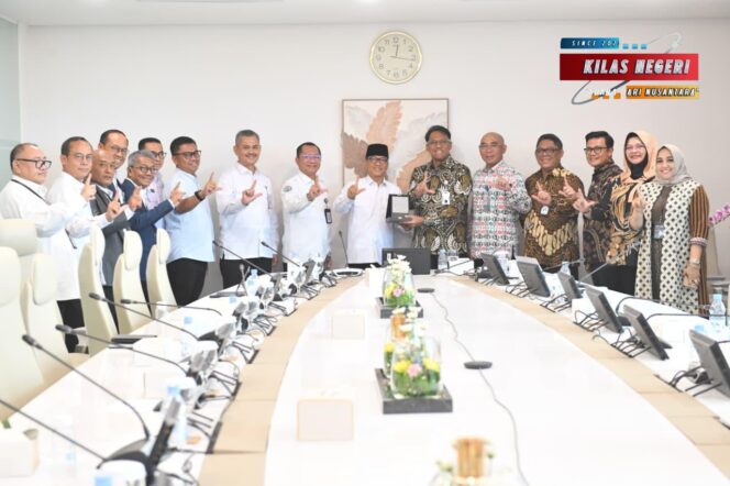 
Kemendes Gandeng Bank Mandiri Tingkatkan Literasi Keuangan Bangun Desa