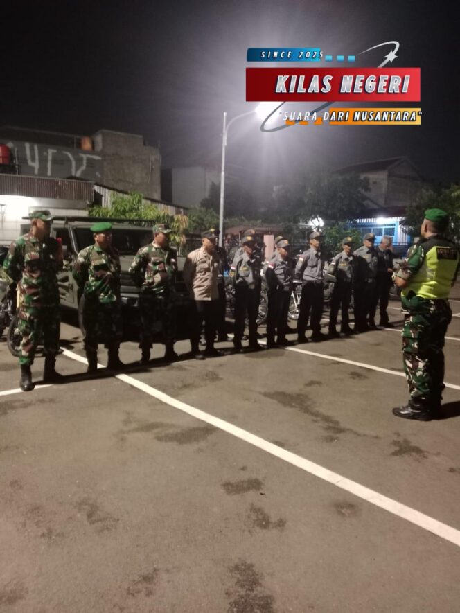 
Antisipasi Kerawanan Wilayah, Koramil 03/Teluk Pucung Gelar Patroli Mitigasi dan Siskamling Bersama Komduk